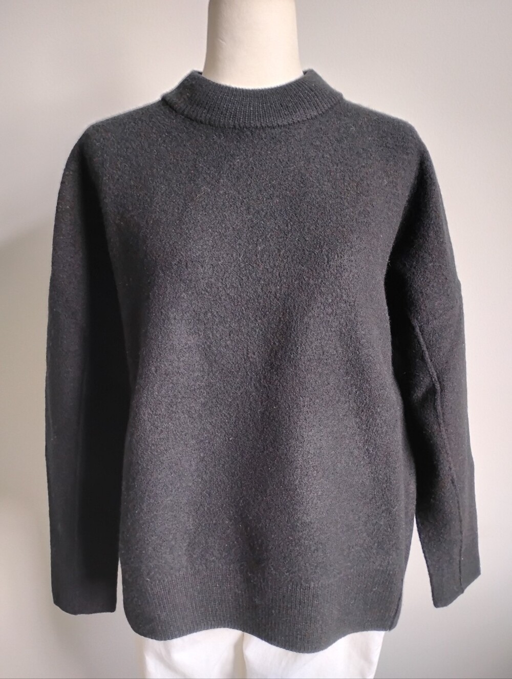 COS 100% Wool Sweater Black Oversized Classic Quiet Luxury Lagenlook Size Medium